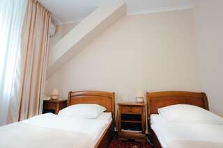 Отель Камелот Каменица Стандартный двухместный номер с 1 кроватью или 2 отдельными кроватями-4