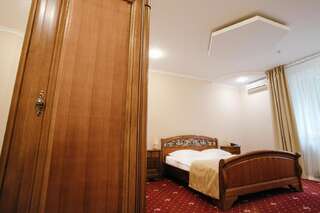 Отель Камелот Каменица Стандартный двухместный номер с 1 кроватью или 2 отдельными кроватями-7