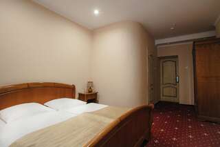 Отель Камелот Каменица Стандартный двухместный номер с 1 кроватью или 2 отдельными кроватями-9